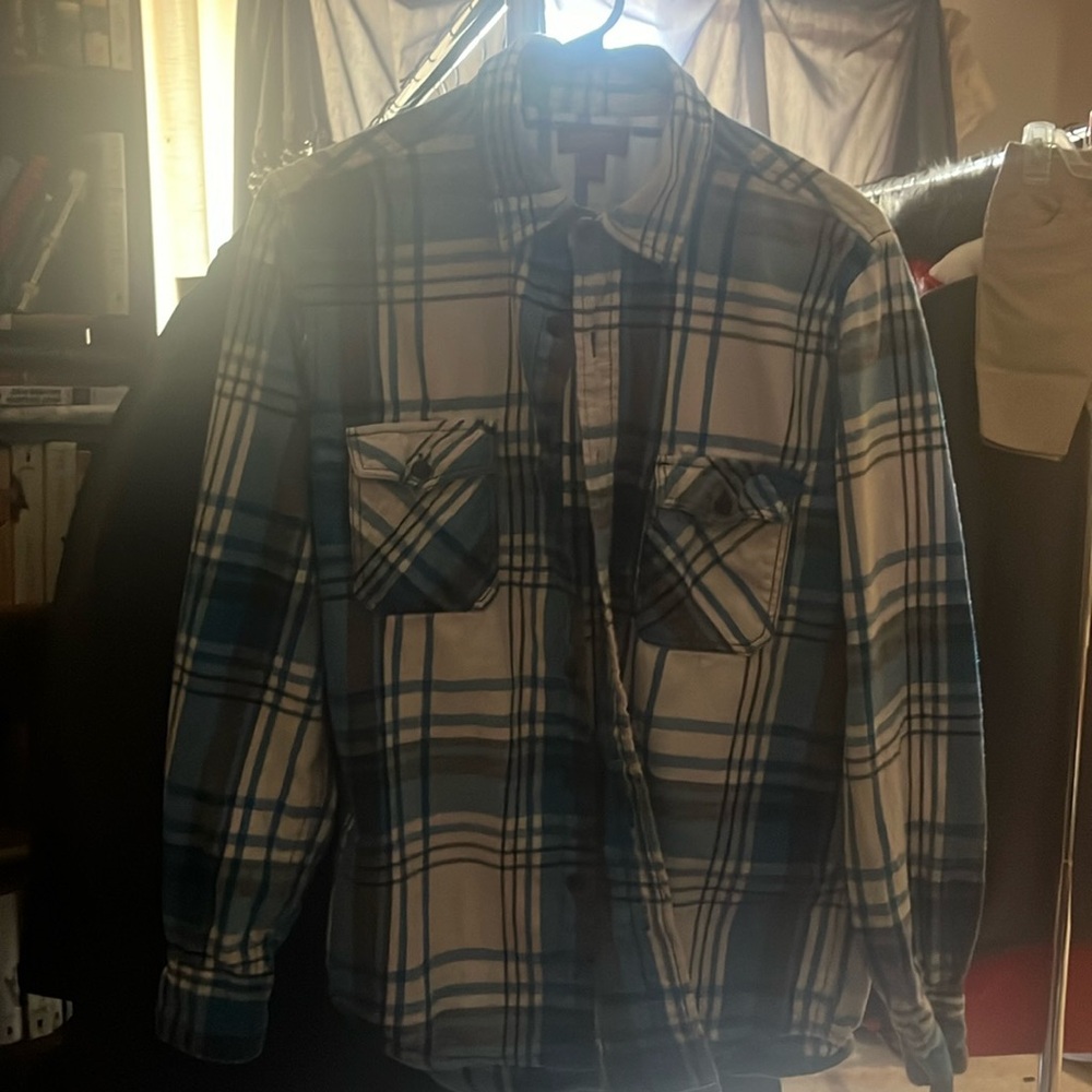 Men’s long-sleeve shirt size medium